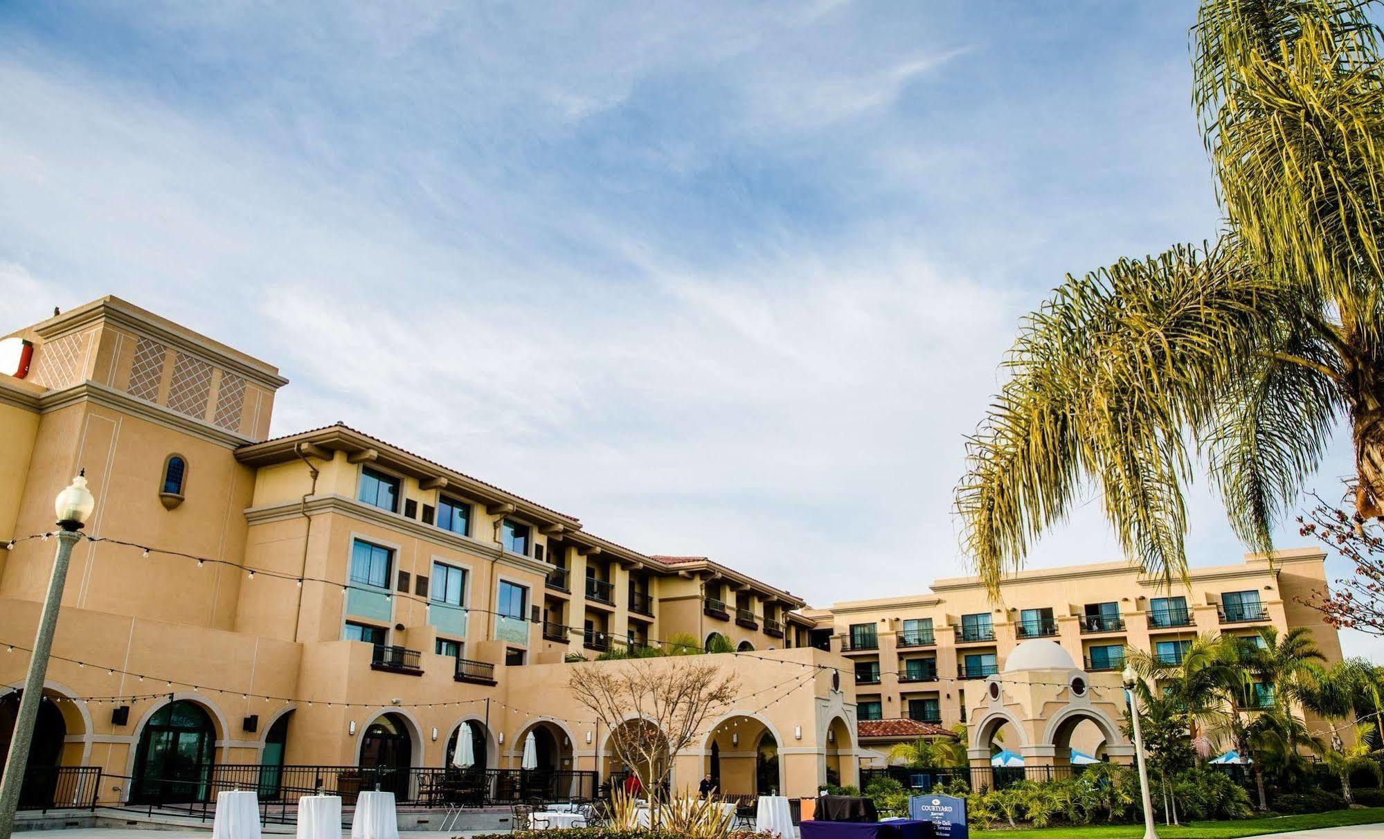 Courtyard San Diego Airport/Liberty Station Exterior photo